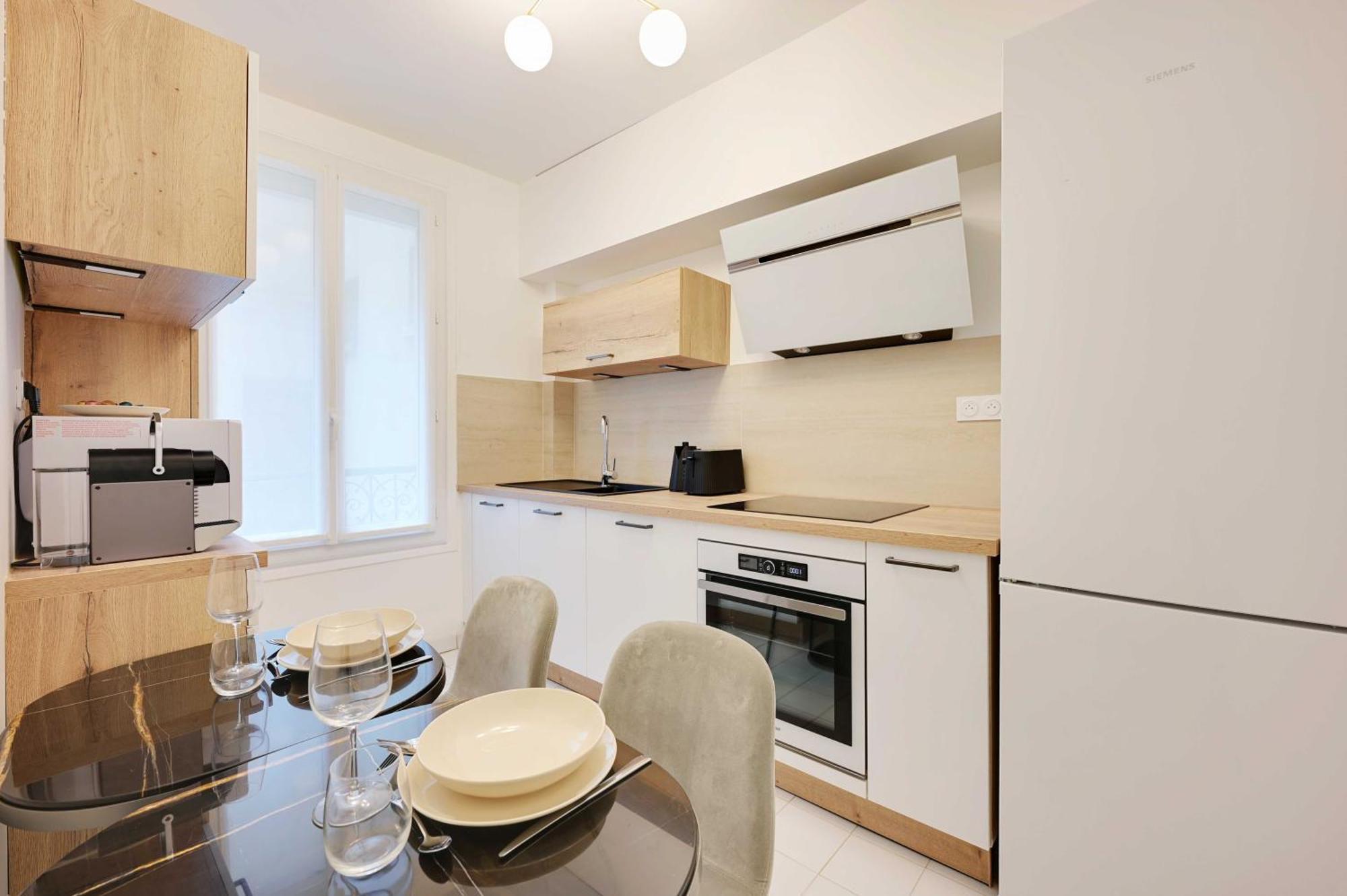 Charming -1br-2p- Batignolles Appartement Parijs